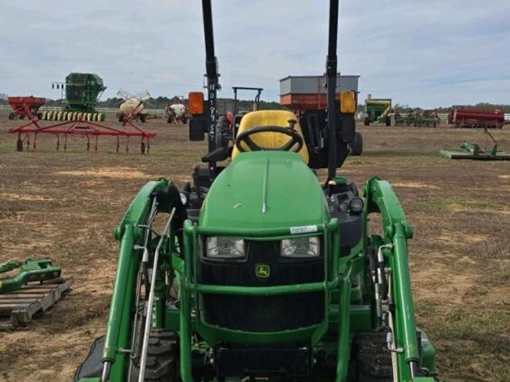 2017-john-deere-1025-image-2