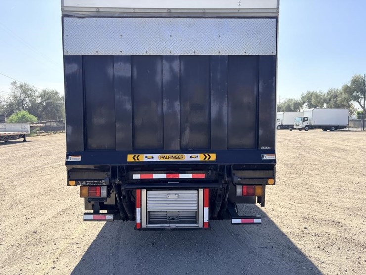 2017-isuzu-nrr-image-6