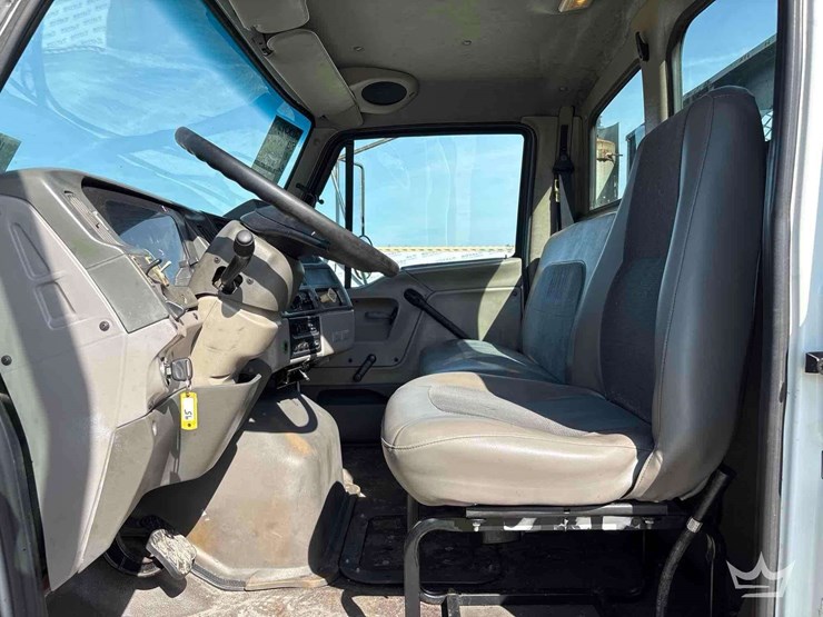 2007-sterling-l7500-image-17