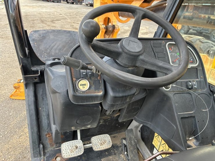 jcb-telescopic-reach-lift-image-15