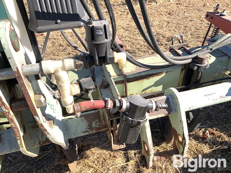 orthman-8r30-fertilizer-bar-image-19