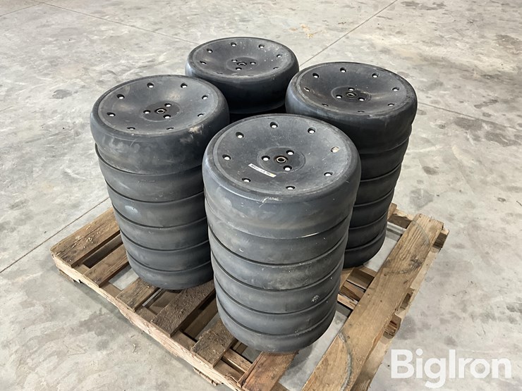 john-deere-xp-planter-row-unit-depth-gauge-wheels-image-1