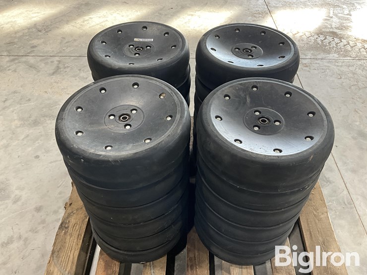 john-deere-xp-planter-row-unit-depth-gauge-wheels-image-6