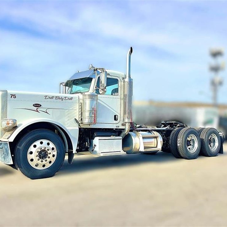 2018 PETERBILT 389