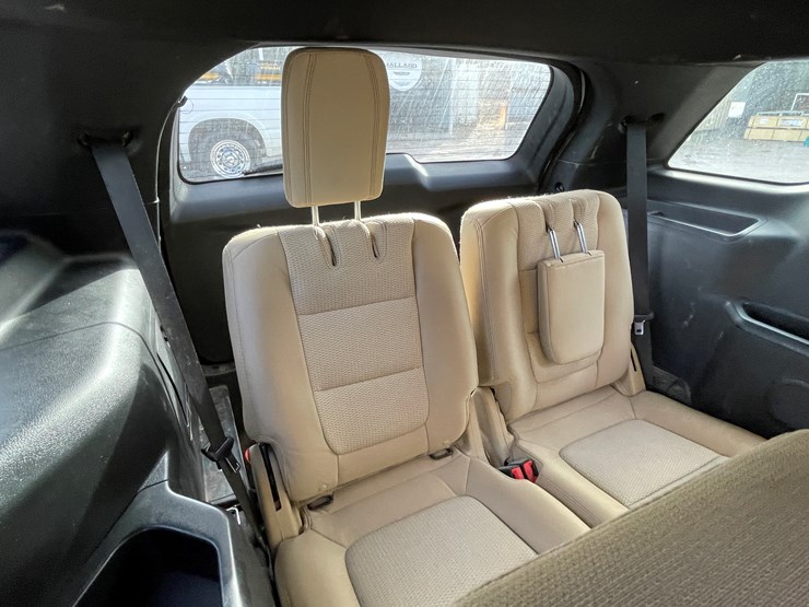 2017-ford-explorer-image-117