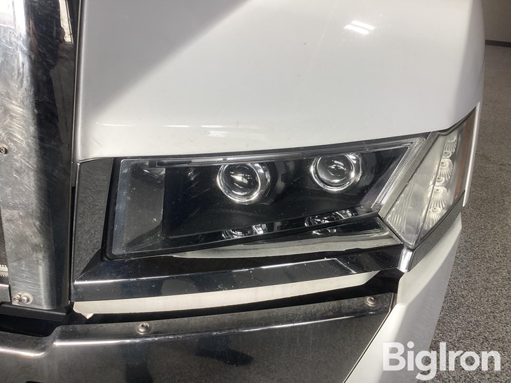 2022-western-star-5700xe-image-18