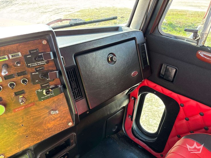 2000-peterbilt-378-image-29