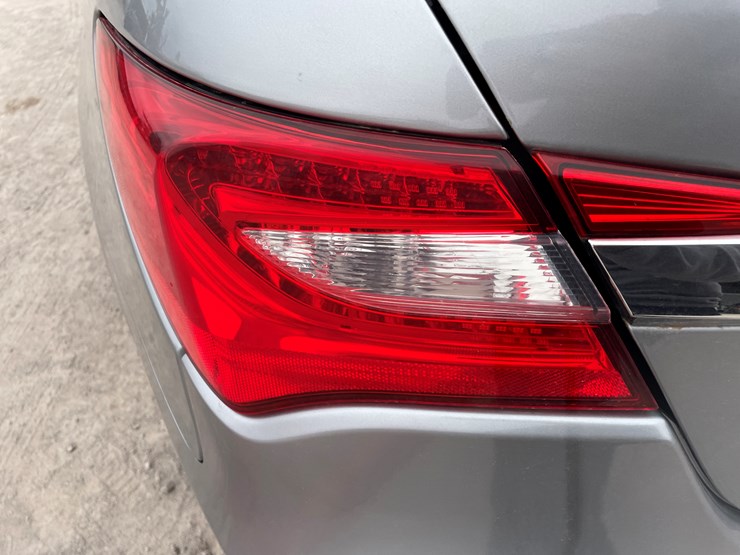 #111-•-2013-chrysler-200-(nm-title)-image-62