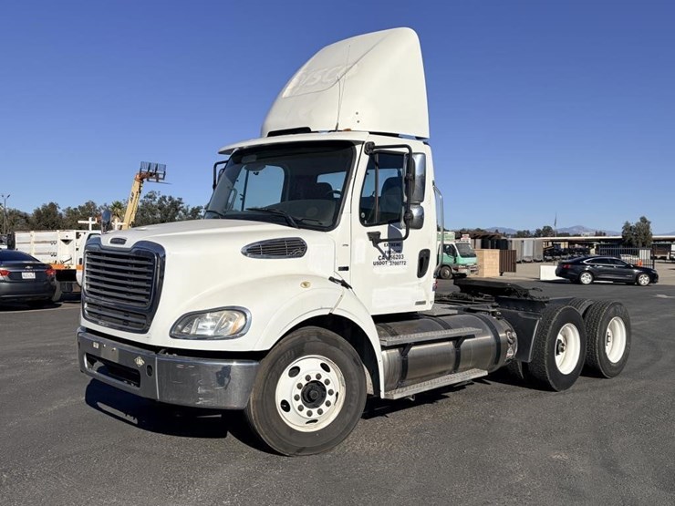 2012-freightliner-m2-semi-truck-tractor-image-1