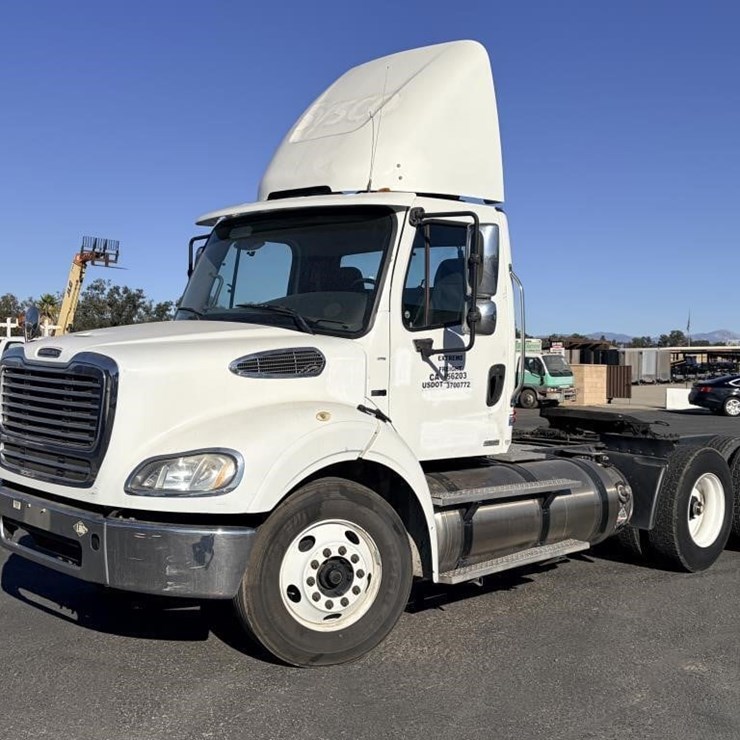 2012 Freightliner M2 Semi Truck Tractor