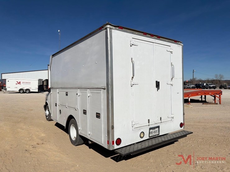 2013-chevrolet-3500-image-5