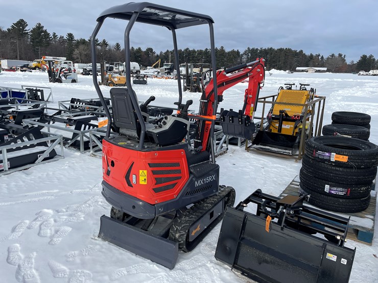 #150-•-2025-agt-mx15rx-mini-excavator-(mosinee,-wi)-image-3