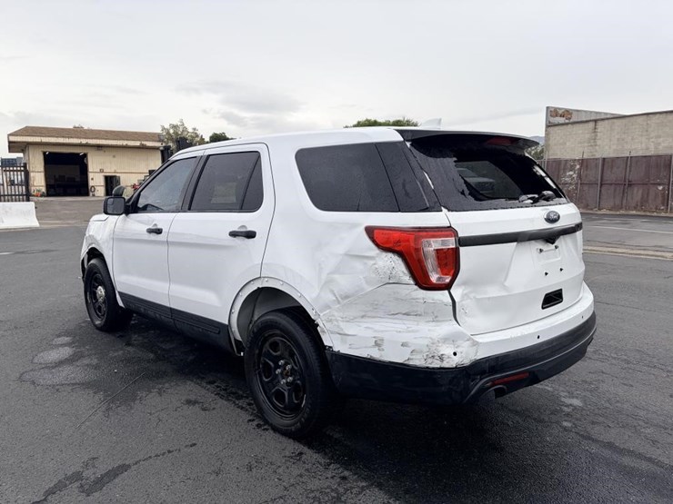 2017-ford-explorer-image-4