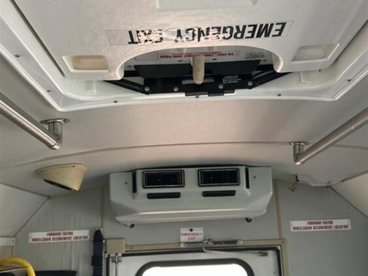 2005-ford-e350-image-21