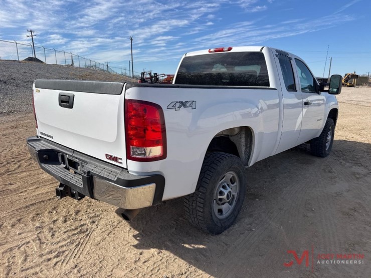 2012-gmc-sierra-2500-image-2