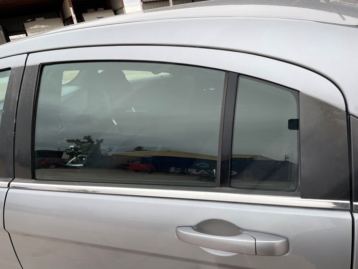 #111-•-2013-chrysler-200-(nm-title)-image-63