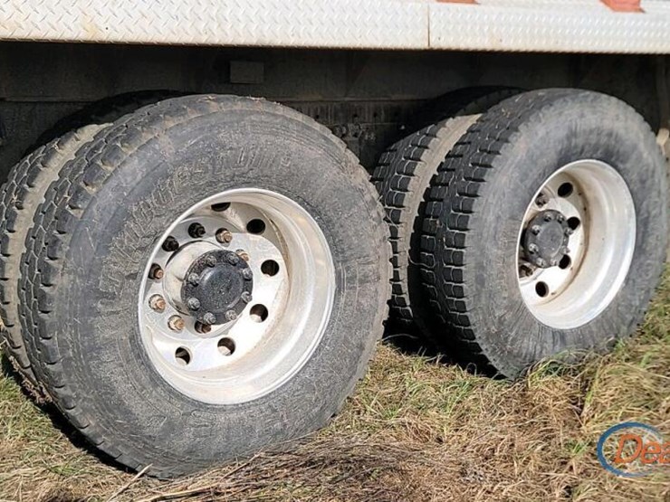 2016-peterbilt-579-image-9