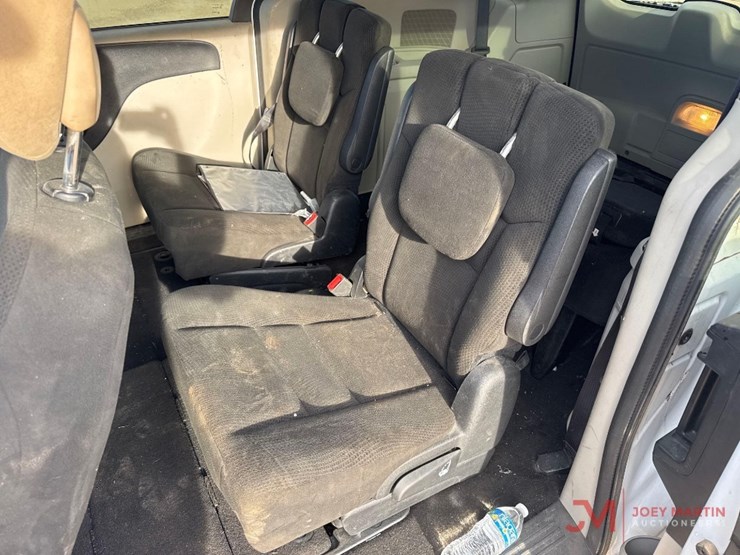 2016-dodge-grand-caravan-image-18