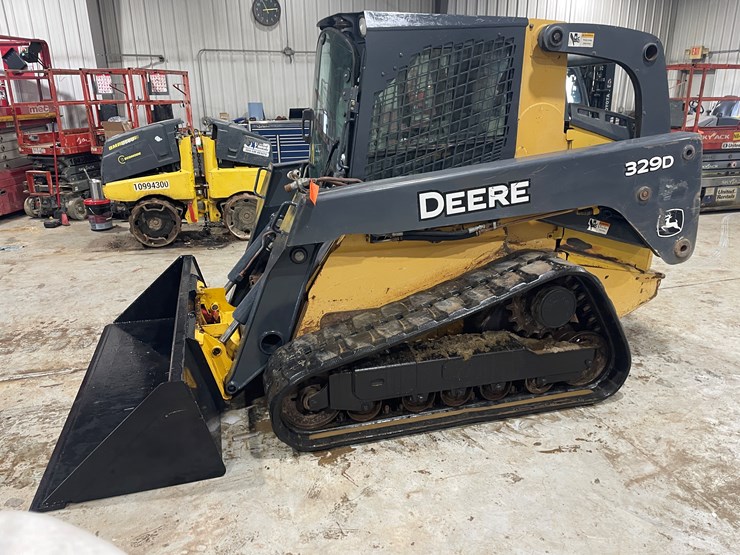 2011-john-deere-329d-image-13