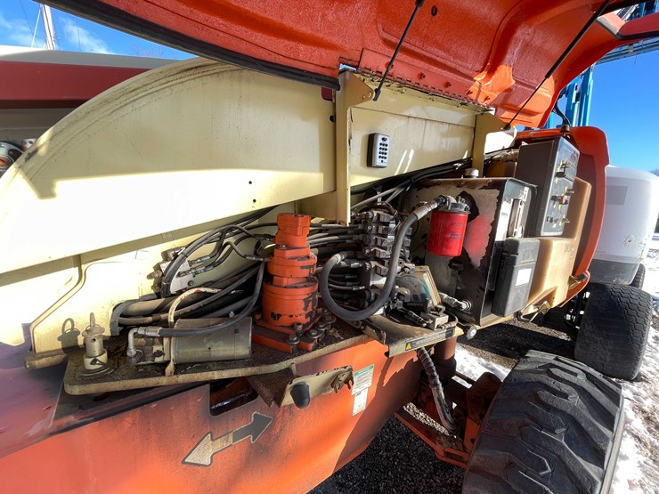 2002-jlg-600s-image-37