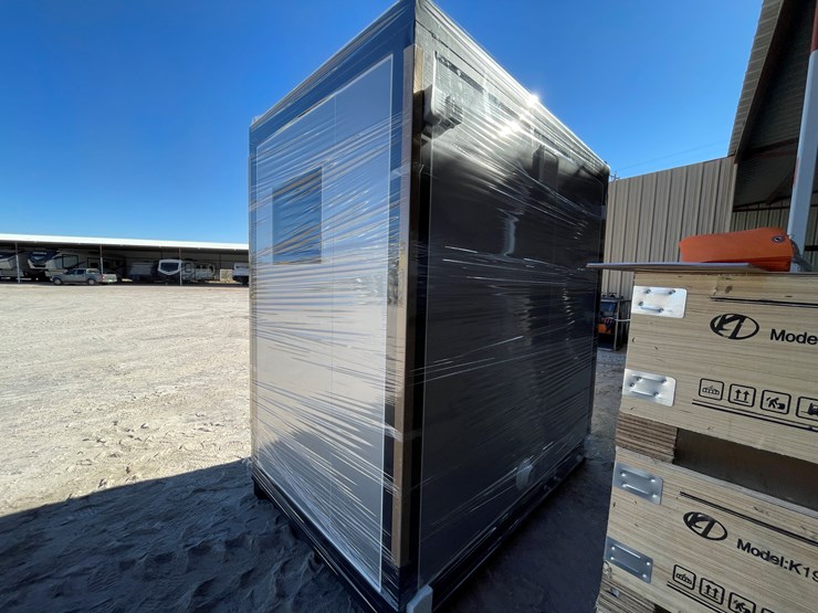 #3850-•-portable-restroom-image-4