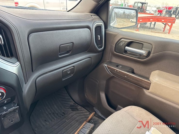 2020-chevrolet-1500-image-27