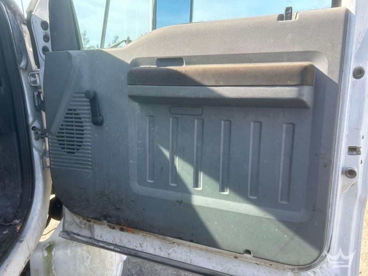 2011-ford-f750-image-32