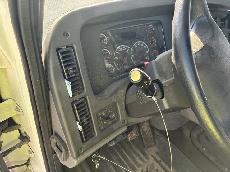 2021-freightliner-dump-truck-image-19