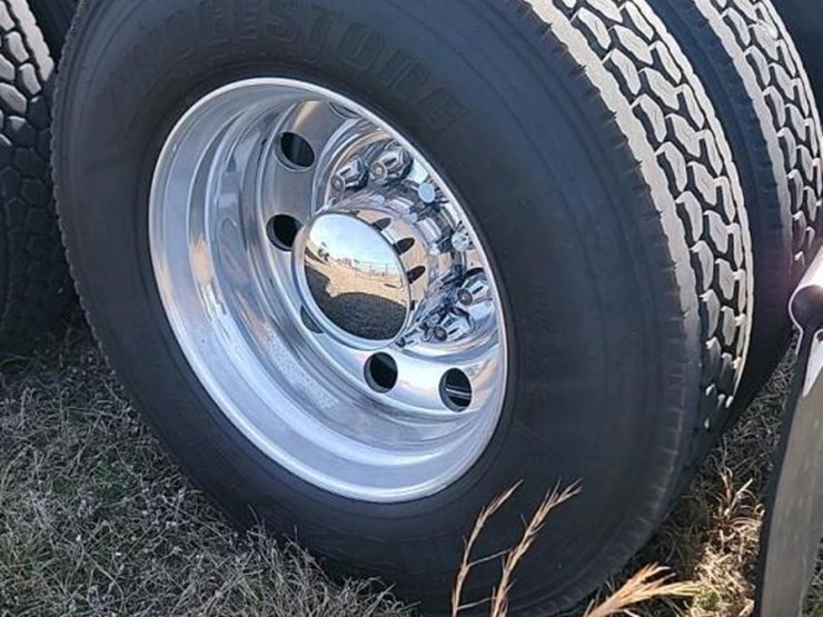 2016-peterbilt-389-image-14