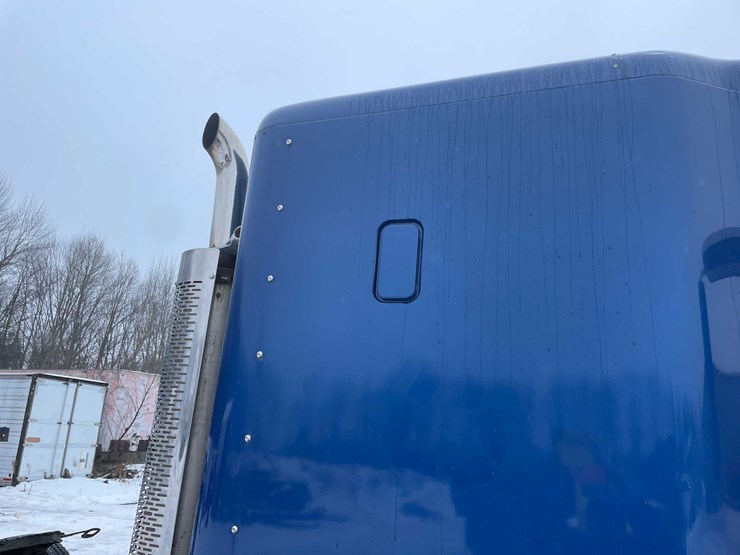 #308-•-2005-freightliner-columbia-semi-tractor-(has-wi-title)-(denmark,-wi)-image-25