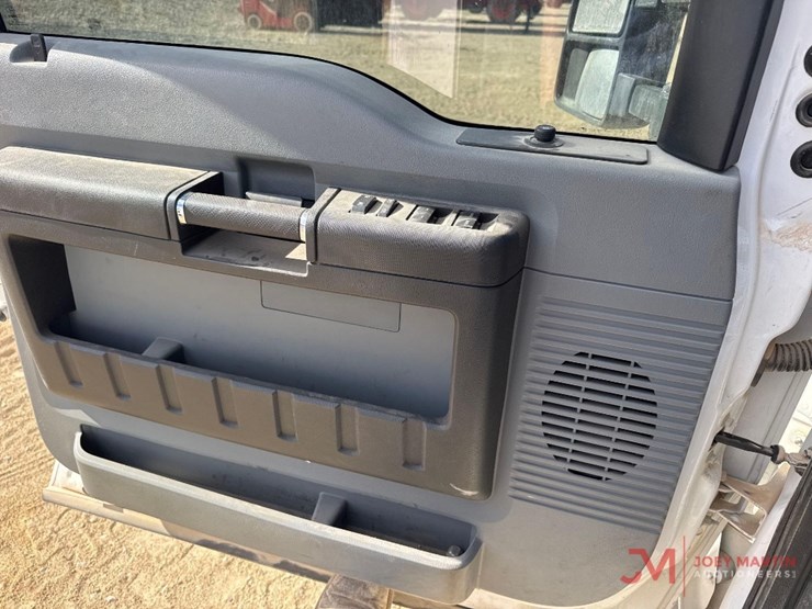 2016-ford-f550-xl-image-32