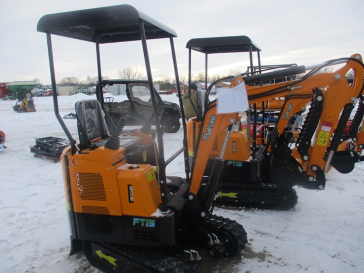 #6598-•-future-ft15-mini-excavator-13.5hp-gas,-rubber-track,16in-digging-bucket,-hydraulic-plumbing,-bulldozer-blade,-manual-thumb-image-3