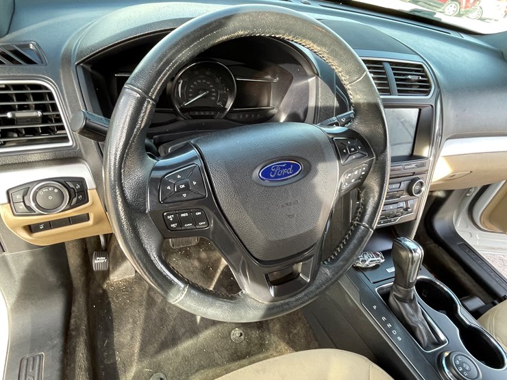 2017-ford-explorer-image-67