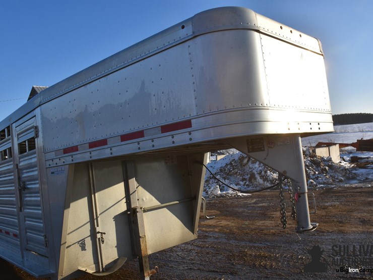 2019-featherlite-24'-t/a-aluminum-livestock-trailer-image-10