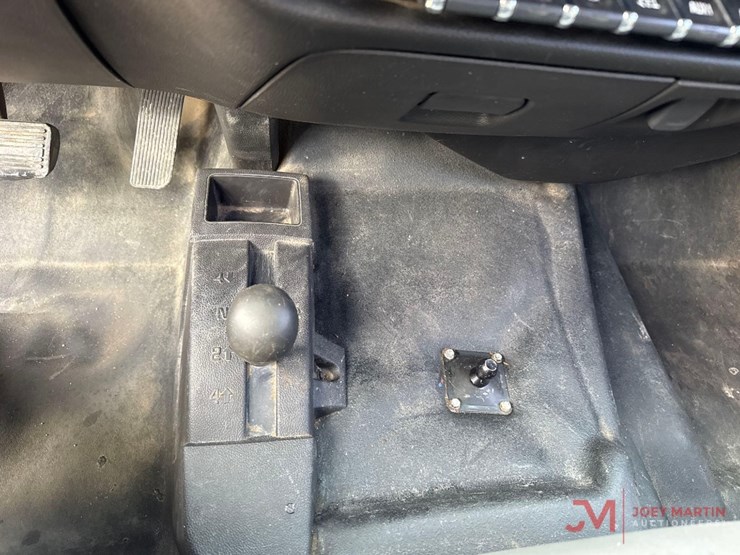 2016-chevrolet-silverado-3500-image-41