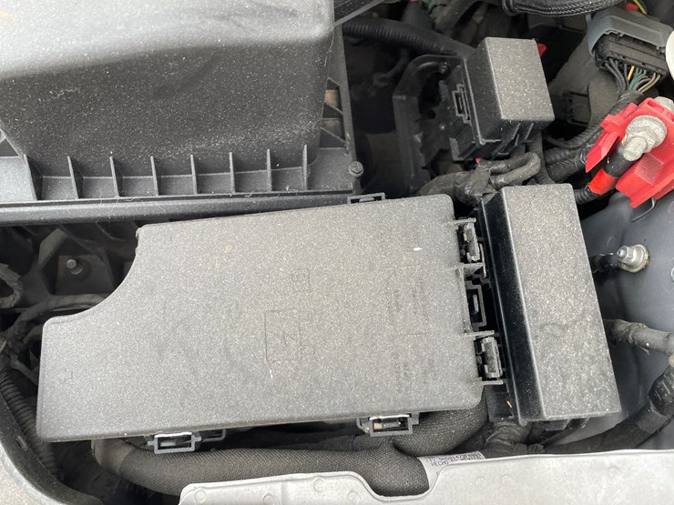 #111-•-2013-chrysler-200-(nm-title)-image-52