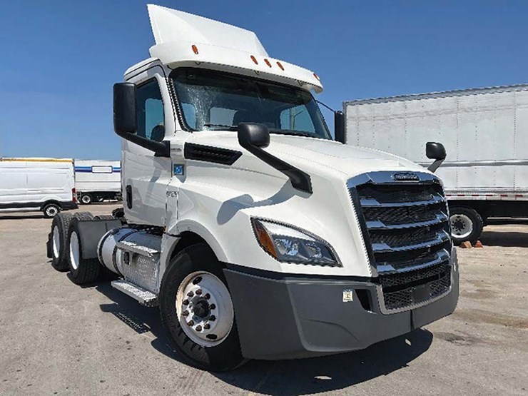 2020-freightliner-cascadia-126-image-1