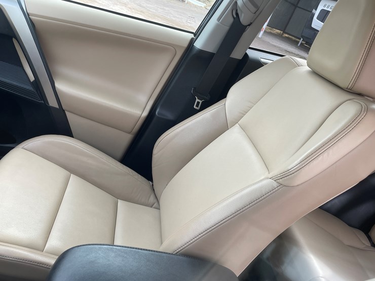 2013-toyota-rav4-image-18