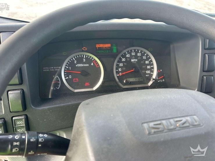 2016-isuzu-npr-image-12