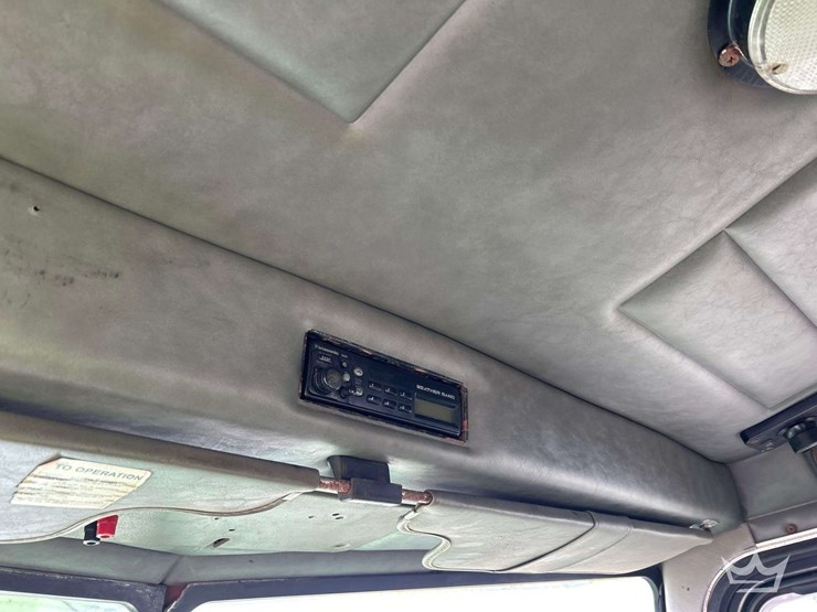 2004-peterbilt-357-image-18