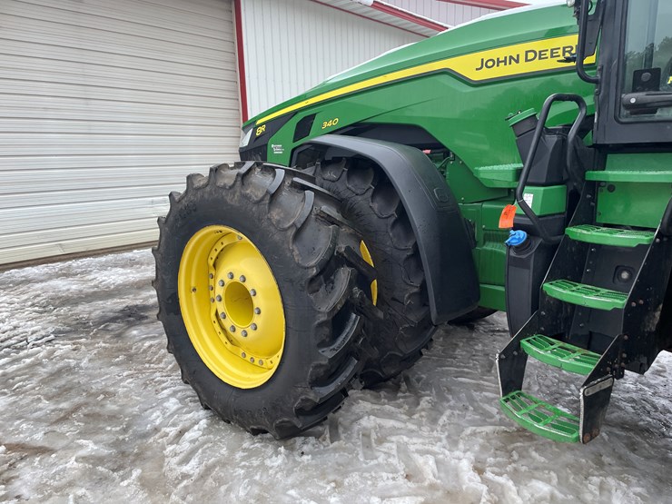 2020-john-deere-8r-340-image-31