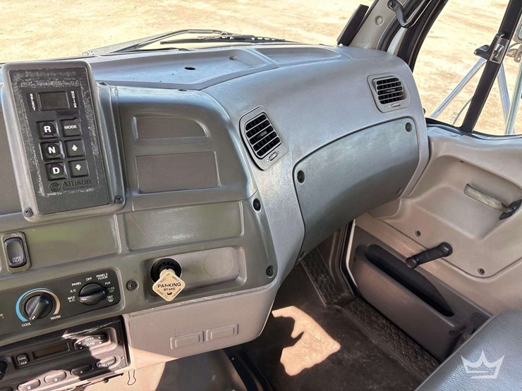 2007-sterling-l7500-image-24