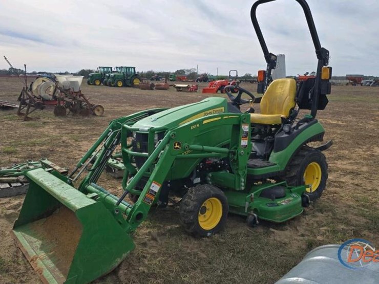 2017-john-deere-1025-image-24