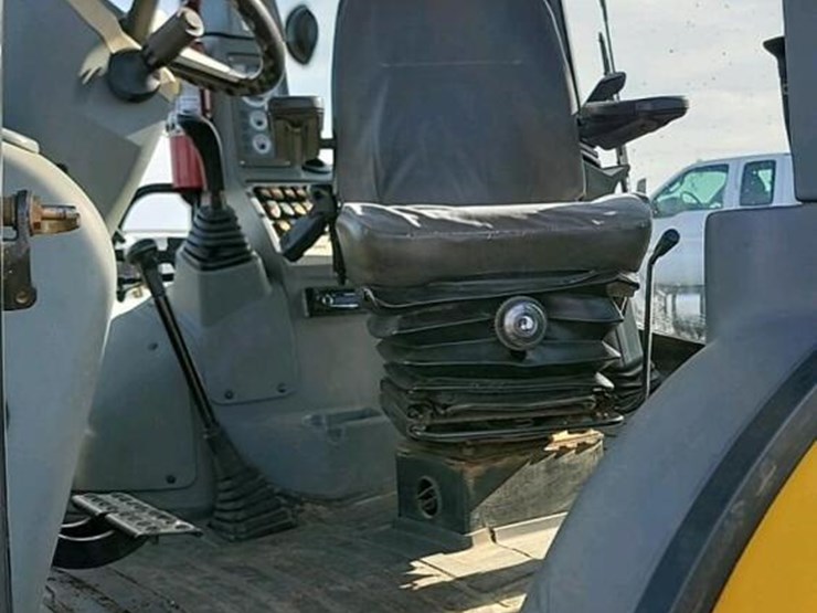 komatsu-wb146-image-20