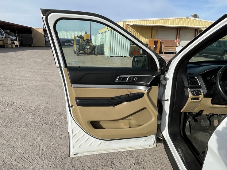 2017-ford-explorer-image-49