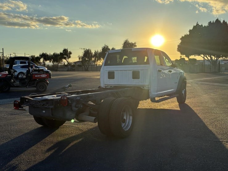 2019-dodge-ram-5500-image-3