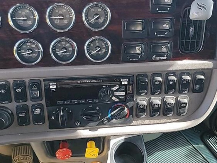 2021-peterbilt-389-image-21