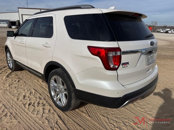 2017-ford-explorer-xlt-image-3