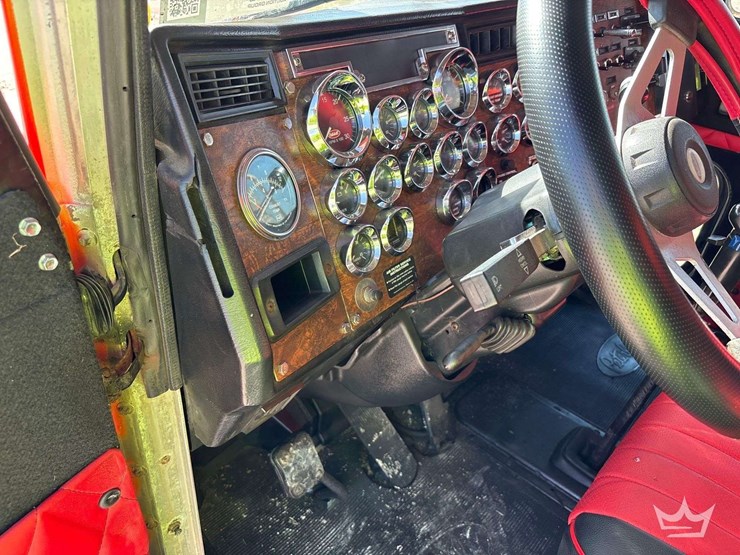 2000-peterbilt-378-image-24