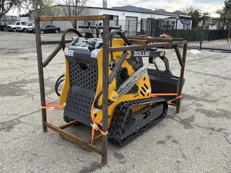 2025-sdlanch-sdll60-skid-steertrack-loader-image-3
